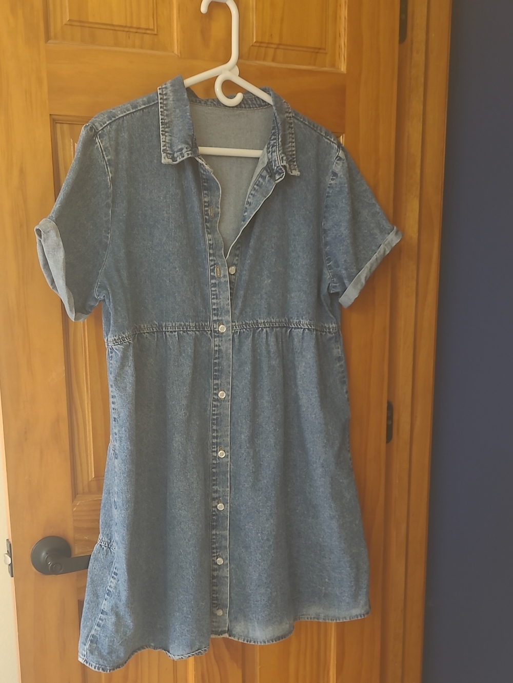 Denim Button-Front Woman's Dress - Blue. XL